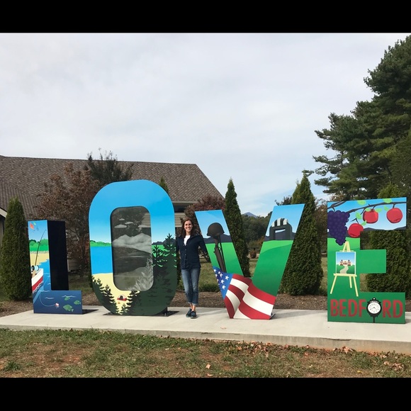 Meet your Posher, Katie - Picture 3 of 3